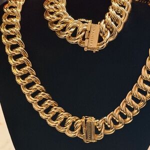 Luxurious Polished Gold Curb Link Necklace